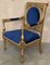 Louis XVI Armlehnstühle aus vergoldetem Holz mit blauem Klein Samt, 2er Set 2