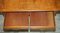 Mesa de centro extensible vintage de madera nudosa de nogal de Bevan Funnell, Imagen 20