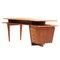 Executive Schreibtisch aus Nussholz mit Holzmaserung 4