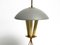 Große italienische Mid-Century Dreibein Tischlampe aus Messing und Metallschirm 14