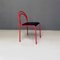 Italienische moderne stapelbare Esszimmerstühle aus rotem Metall & schwarzem Kunstleder, 1980er, 6er Set 4