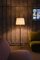 Lámpara de pie Pie De Salón G1 en beige y latón de Jaume Sans, Imagen 4