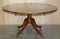 Mesa de comedor con tablero inclinado hecha a mano de madera y latón, Imagen 3