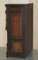 Cajonera Wellington victoriana de madera nudosa de olmo con sello de crestas de R Crosby & Son. Juego de 161, Imagen 9