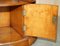 Mesa para libros de madera nudosa de nogal con alacenas y llave, Imagen 16