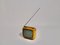 Televisor portátil vintage de plástico amarillo, Austria, años 70, Imagen 4