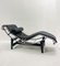 Fauteuil LC4 en Cuir Noir par Le Corbusier pour Cassina 3