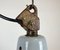 Lámpara colgante industrial esmaltada en gris con superficie de hierro fundido, años 60, Imagen 5