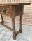 Spanischer Konsolentisch aus geschnitztem Holz mit gedrechselten Beinen, frühes 20. Jh 16