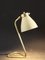 Französische Mid-Century Tischlampe aus Messing und Lackiertem Metall mit Dreieck Tischlampe 2