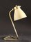 Lampada da tavolo Mid-Century in ottone e metallo laccato con base triangolare, Francia, Immagine 1