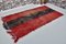 Tappeto Kilim moderno rosso e nero con pompon, Turchia, Immagine 1