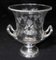 Jarra de urna victoriana de vidrio grabado al aguafuerte y plato de plata, Imagen 1