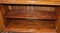 Vitrinas Chippendale antiguas de madera satinada, años 20. Juego de 2, Imagen 6