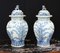 Vasi da tempio in porcellana blu e bianca con cani Ming Foo, set di 2, Immagine 1