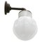 Lámpara de pared industrial vintage blanca de porcelana y vidrio opalino, Imagen 3