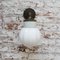 Lampada da parete vintage industriale bianca in porcellana e vetro opalino, Immagine 10