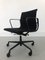 Sedia girevole EA 117 nera in alluminio di Charles & Ray Eames per Vitra, Immagine 5