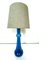Lámpara de mesa de vidrio azul atribuida a Nanny Still para Raak, años 70, Imagen 2