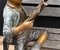 Banco de jardín de bronce con estatua de niño, Imagen 3