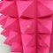 Totem cilindrico postmoderno in schiuma rosa con piramidi, Italia, anni '90, Immagine 7
