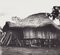 Hanna Seidel, Casa indígena ecuatoriana, fotografía en blanco y negro, años 60, Imagen 1