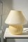 Lámpara de mesa vintage en forma de hongo de cristal de Murano amarillo, años 60, Imagen 1