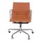 Sedia da ufficio Ea-117 in pelle color cognac di Charles Eames per Vitra, Immagine 2