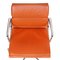 Sedia da ufficio Ea-217 in pelle color cognac di Charles Eames per Vitra, inizio XXI secolo, Immagine 2