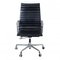 Sedia da ufficio Ea-119 in pelle nera e metallo cromato di Charles Eames per Vitra, Immagine 1