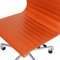 Sedia da ufficio Ea-115 in pelle color cognac di Charles Eames per Vitra, inizio XXI secolo, Immagine 3
