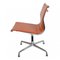 Sedia EA-105 in pelle color cognac di Charles Eames per Vitra, inizio XXI secolo, Immagine 5