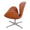 Swan Chair aus cognacfarbenem Leder von Arne Jacobsen für Fritz Hansen 2