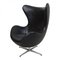 Egg chair in pelle nera di Arne Jacobsen per Fritz Hansen, Immagine 4