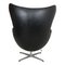 Egg chair in pelle nera di Arne Jacobsen per Fritz Hansen, Immagine 6