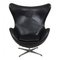Egg chair in pelle nera di Arne Jacobsen per Fritz Hansen, Immagine 1