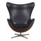 Egg chair in pelle anilina nera di Arne Jacobsen per Fritz Hansen, Immagine 1