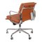 Sedia da ufficio Ea-217 in pelle color cognac di Charles Eames per Vitra, Immagine 4