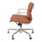 Sedia da ufficio Ea-217 in pelle color cognac di Charles Eames per Vitra, Immagine 3