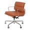 Sedia da ufficio Ea-217 in pelle color cognac di Charles Eames per Vitra, Immagine 2