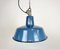 Industrielle Fabriklampe aus blauer Emaille mit Gusseisenplatte, 1960er 1