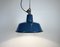 Industrielle Fabriklampe aus blauer Emaille mit Gusseisenplatte, 1960er 8