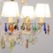 Lampadario a 5 luci con paralumi bianchi, struttura color avorio e pendenti colorati in vetro di Murano, Immagine 6