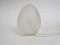 Weiße eiförmige Tischlampe aus Glas, 1970er 1