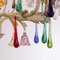 Lampadario a 5 luci con paralumi multicolori, struttura color avorio e pendenti in vetro di Murano, Immagine 12