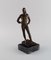 Bronzefigur mit Kapuze auf Marmorsockel, 1930-1940 2