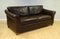 Sofá de dos plazas de cuero marrón con patas de madera de Marks & Spencer Abbey, Imagen 3