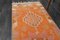 Alfombra de pasillo Oushak turca vintage en naranja, años 60, Imagen 5