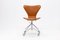 Sedia da scrivania girevole 3117 in pelle color cognac attribuita ad Arne Jacobsen per Fritz Hansen, 1960, Immagine 12