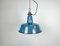 Industrielle Fabriklampe aus blauer Emaille mit Gusseisenplatte, 1960er 1